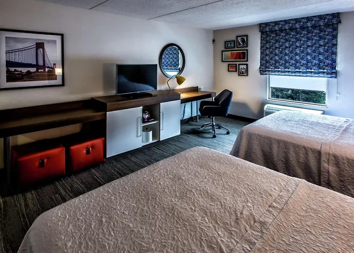 Hampton Inn & Suites Staten Island